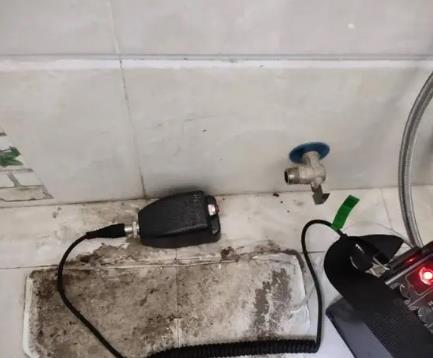 察哈尔右翼中屋顶漏水维修公司分享下卫生间漏水的危害及解决方法